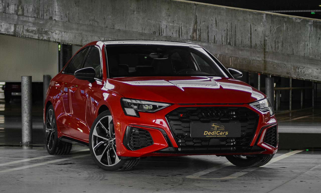 czerwone audi s3 quattro na wynajem w dedicars na parkingu podziemnym