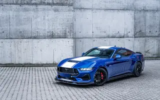 Ford Mustang GT z przodu i z prawego profilu