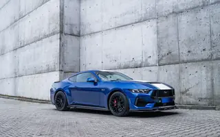 Ford Mustang GT z przodu i z lewego profilu