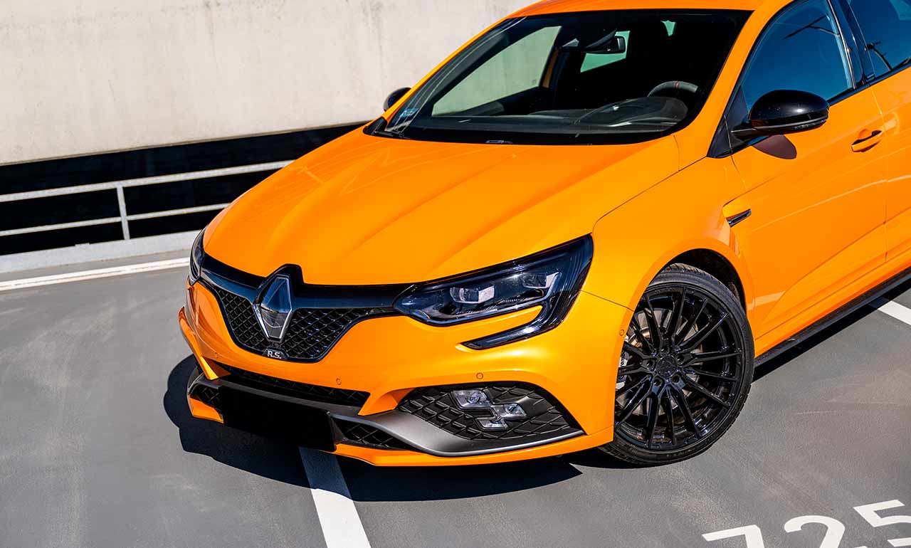 Pomarańczowy Renault Megane RS na wynajem w Dedicars